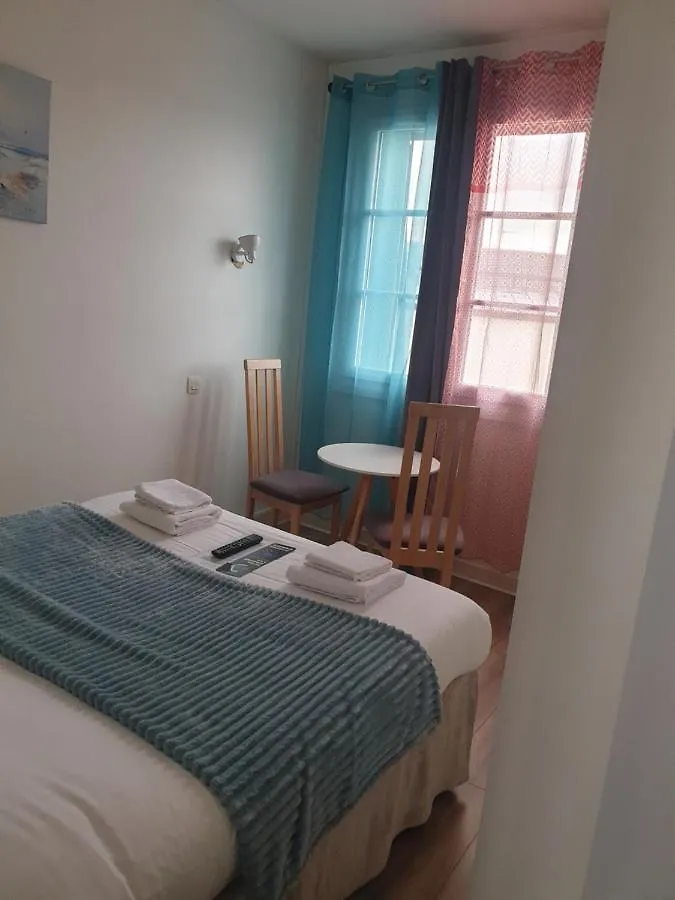 Hotel Le Petit Billot Vitré 2*,
