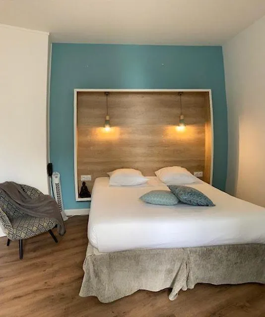 Hotel Le Petit Billot Vitré 2*,